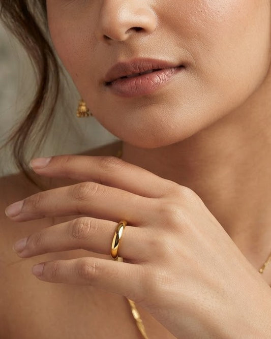 Solyre Smooth Band Ring — worn on hand