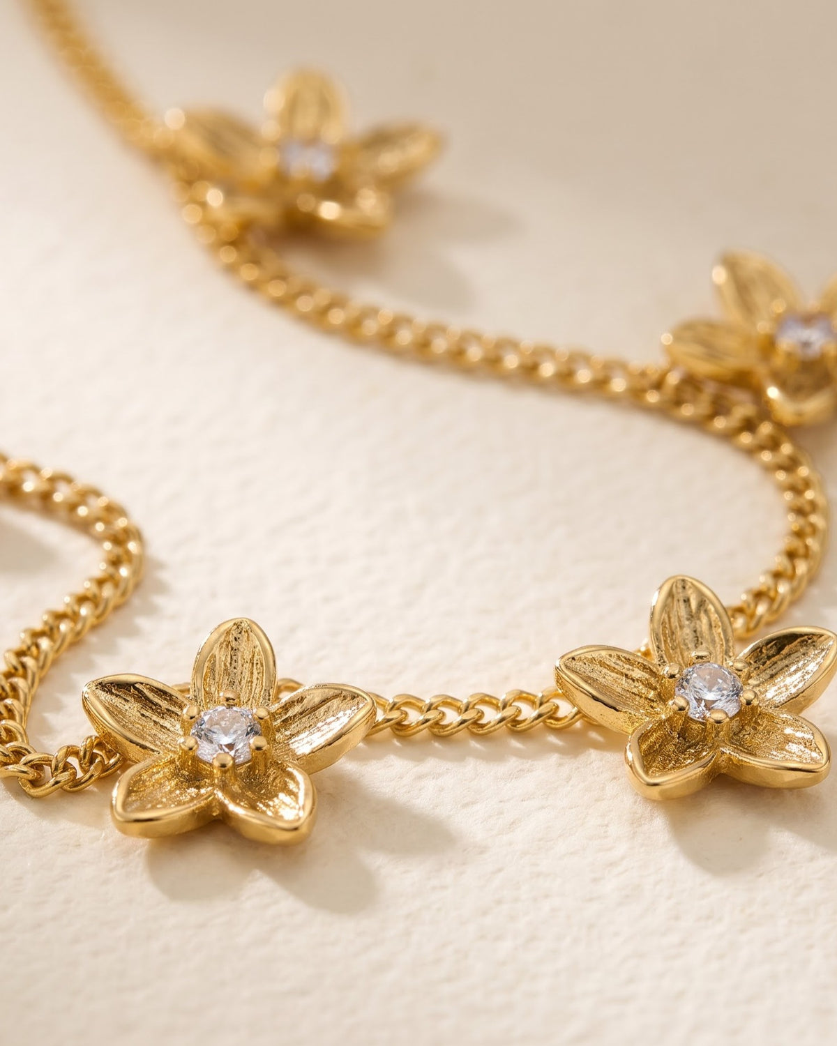 Solume Star Blossom Chain Necklace - Cinematic shot