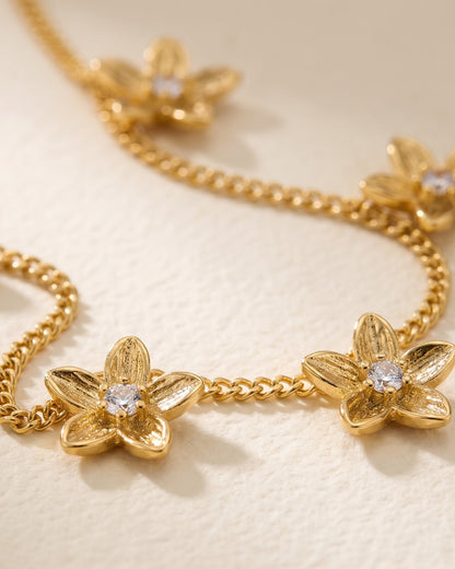 Solume Star Blossom Chain Necklace - Cinematic shot