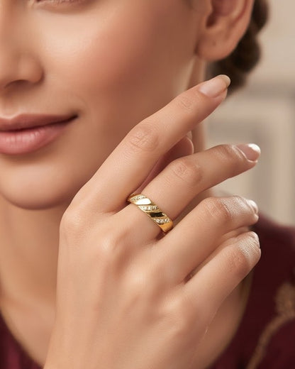 Solvyka Slant Stacking Ring - Model / Worn Shot