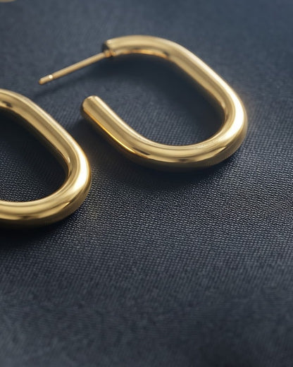 Solkavi Arc Stud Earrings - Cinematic Shot