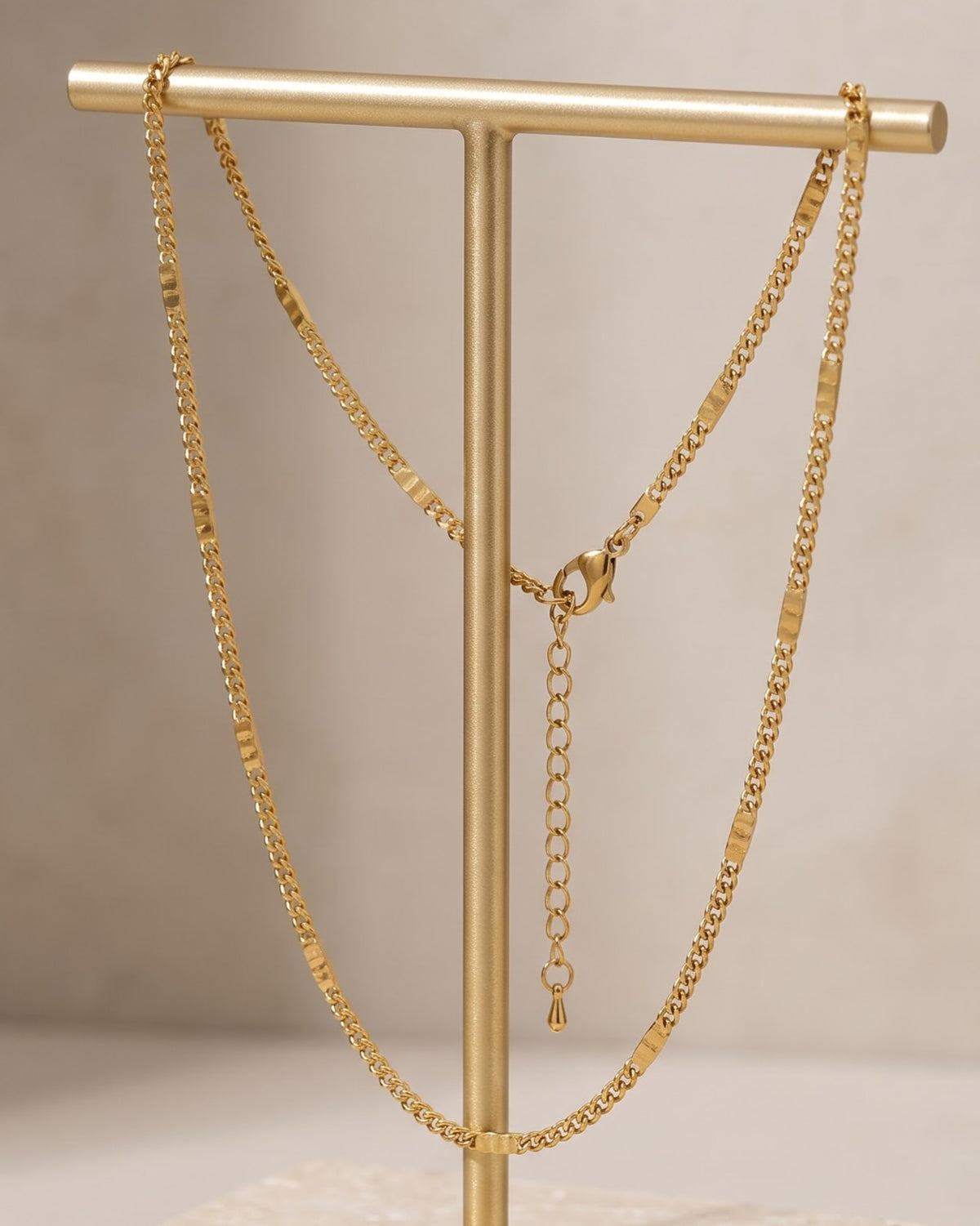 Solkena Link Chain Necklace – Stand/Display Shot