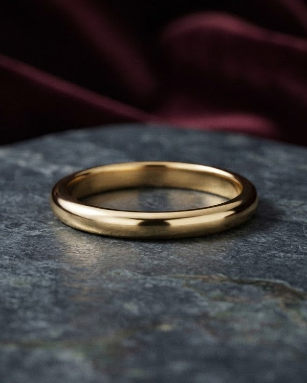 Solyre Smooth Band Ring — close-up detail