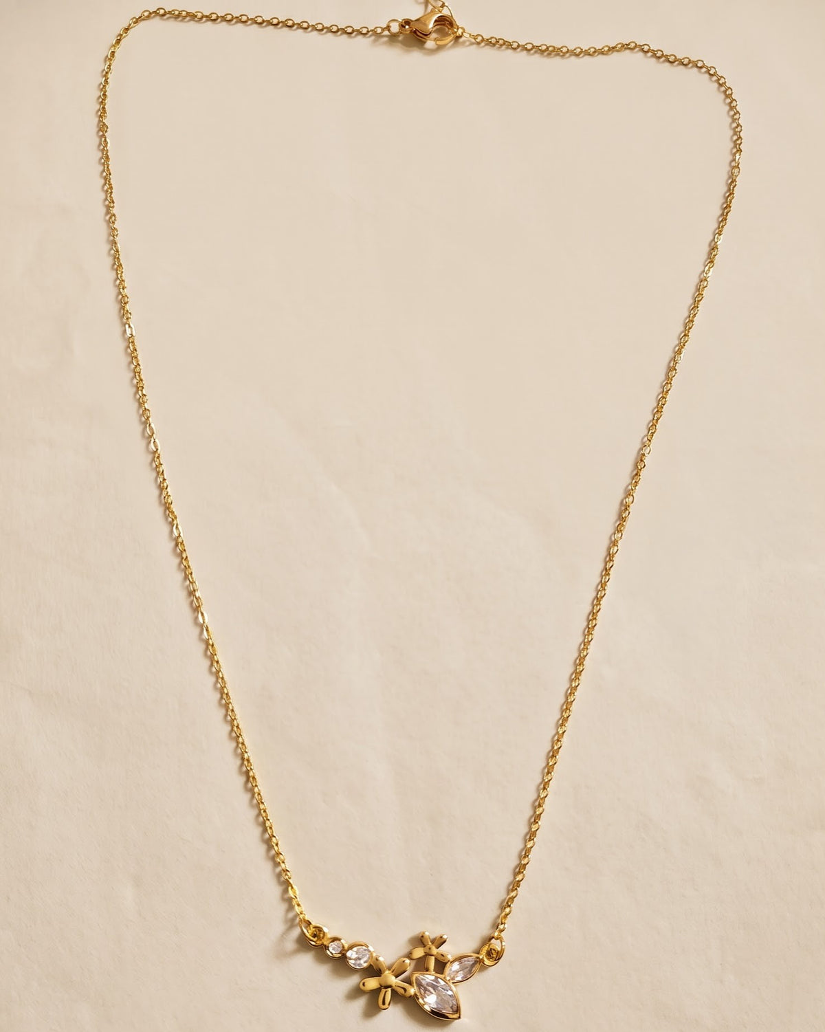 Solteka Bloom Chain Necklace – Close-up Shot