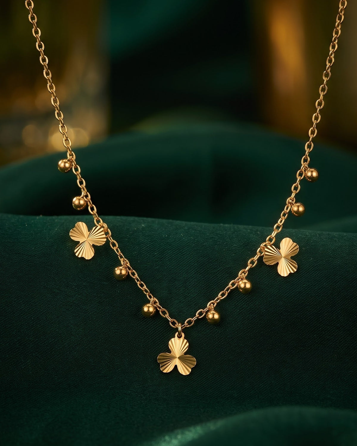 Solrona Clover Charm Chain Necklace – Close-up Shot