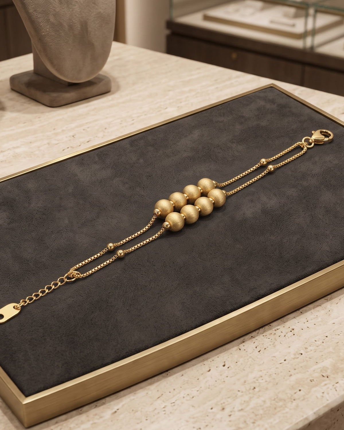 Solayo Cascade Chain Bracelet - Stand Display Shot