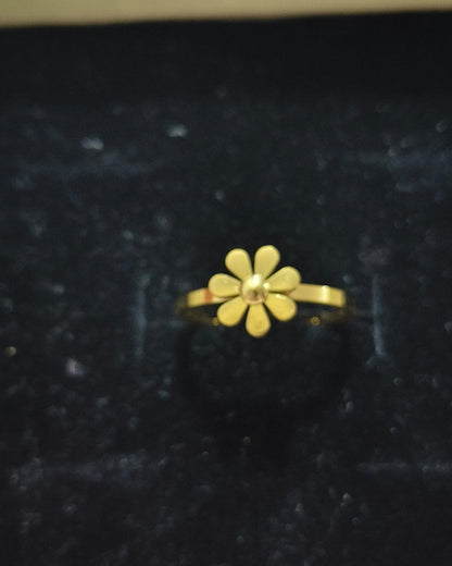 Solavie Bloom Statement Ring — close-up detail