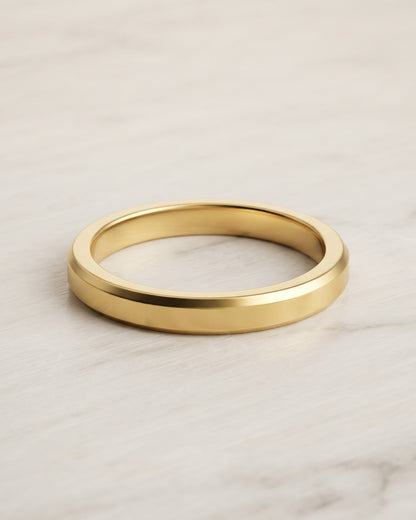 Solvire Edge Band Ring - Close-up / Detail Shot