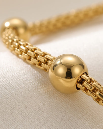 Solmeva Station Chain Bracelet - Cinematic Shot