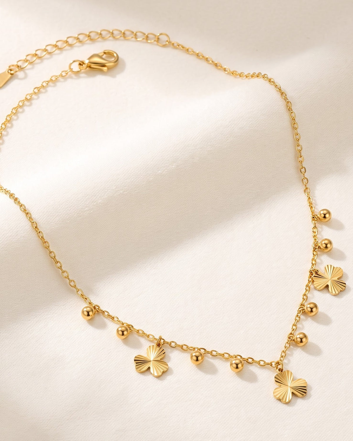 Solrona Clover Charm Chain Necklace – Hero Shot