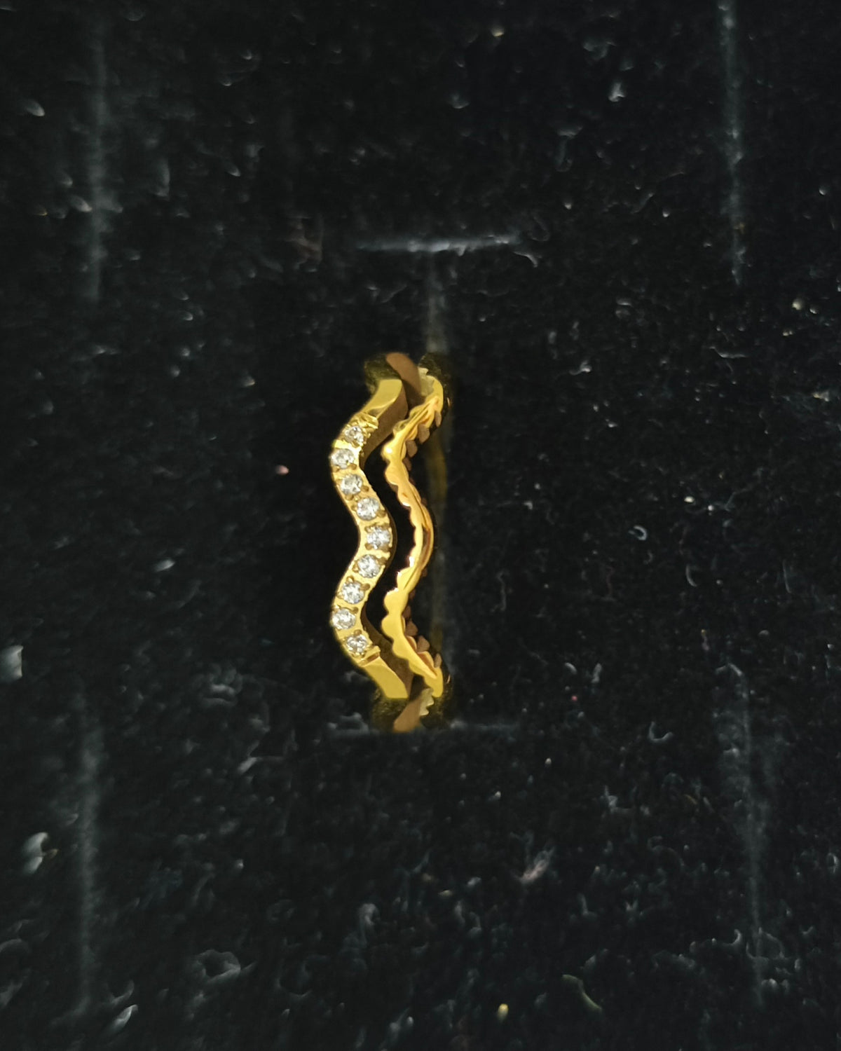 Solwene Wave Band Ring — close-up detail