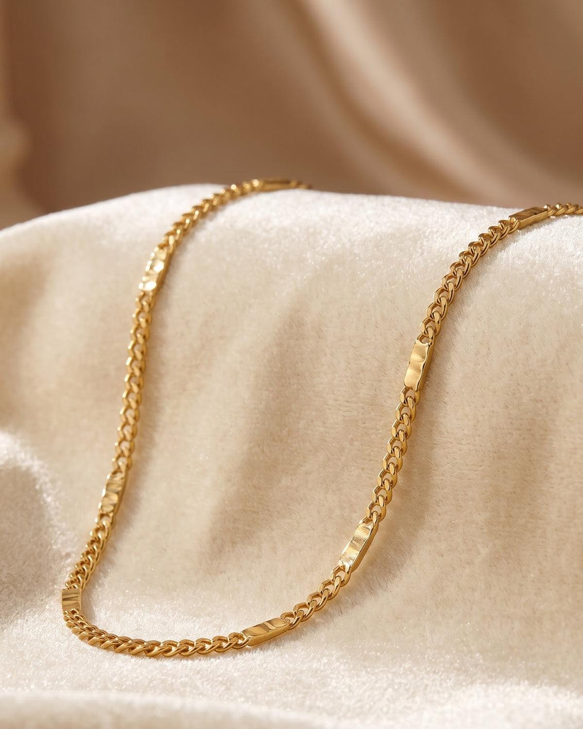 Solkena Link Chain Necklace – Hero Shot