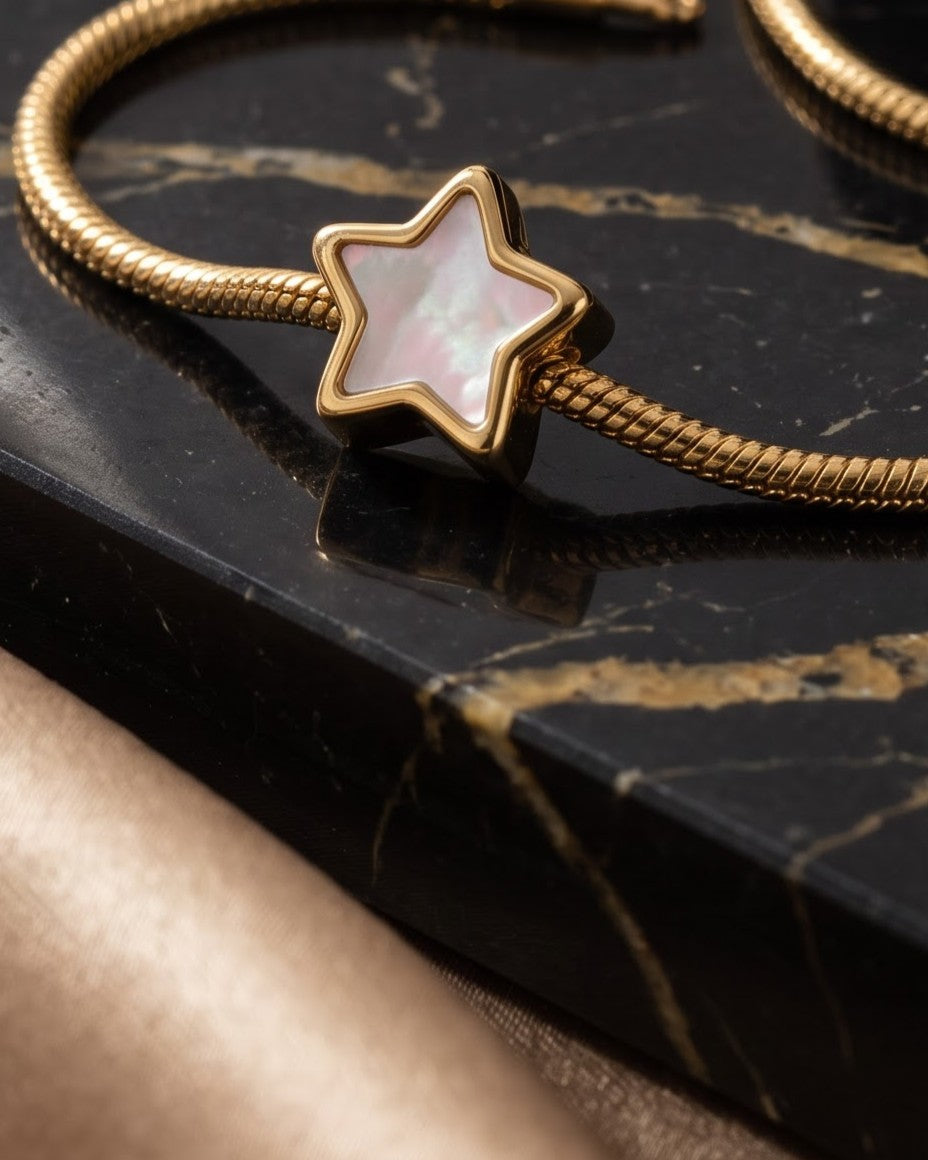 Solyva Blossom Chain Bracelet - Close-up Detail Shot