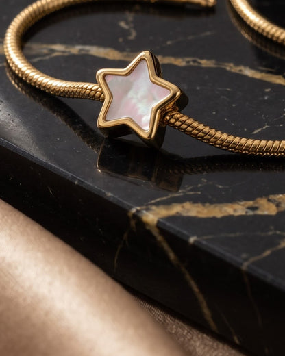 Solyva Blossom Chain Bracelet - Close-up Detail Shot