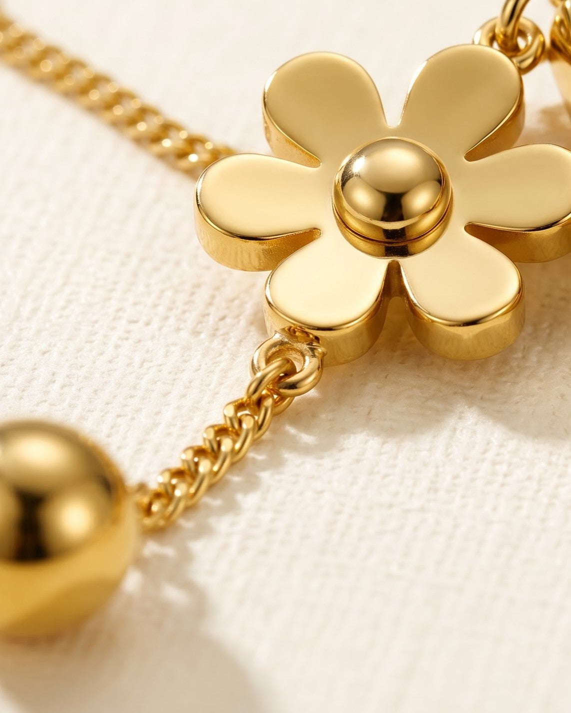 Soluna Trail Lariat Necklace - Cinematic Shot