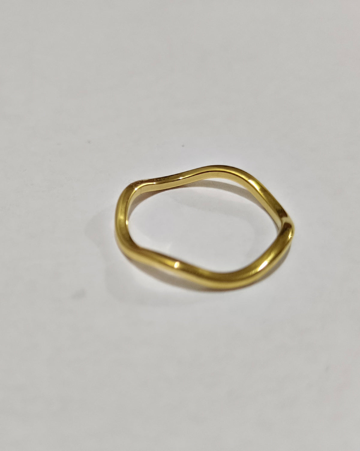 Solvaya Wave Band Ring - Close-up / Detail Shot