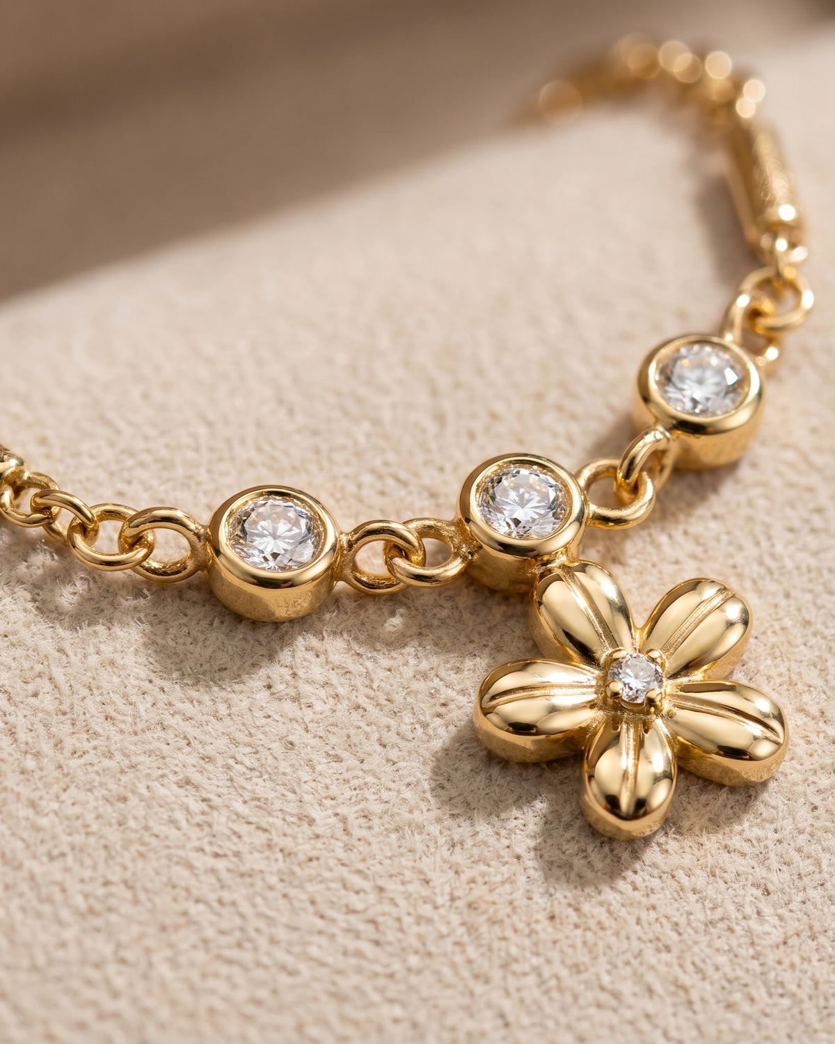 Solreka Trio Stone Chain Necklace – Cinematic Shot